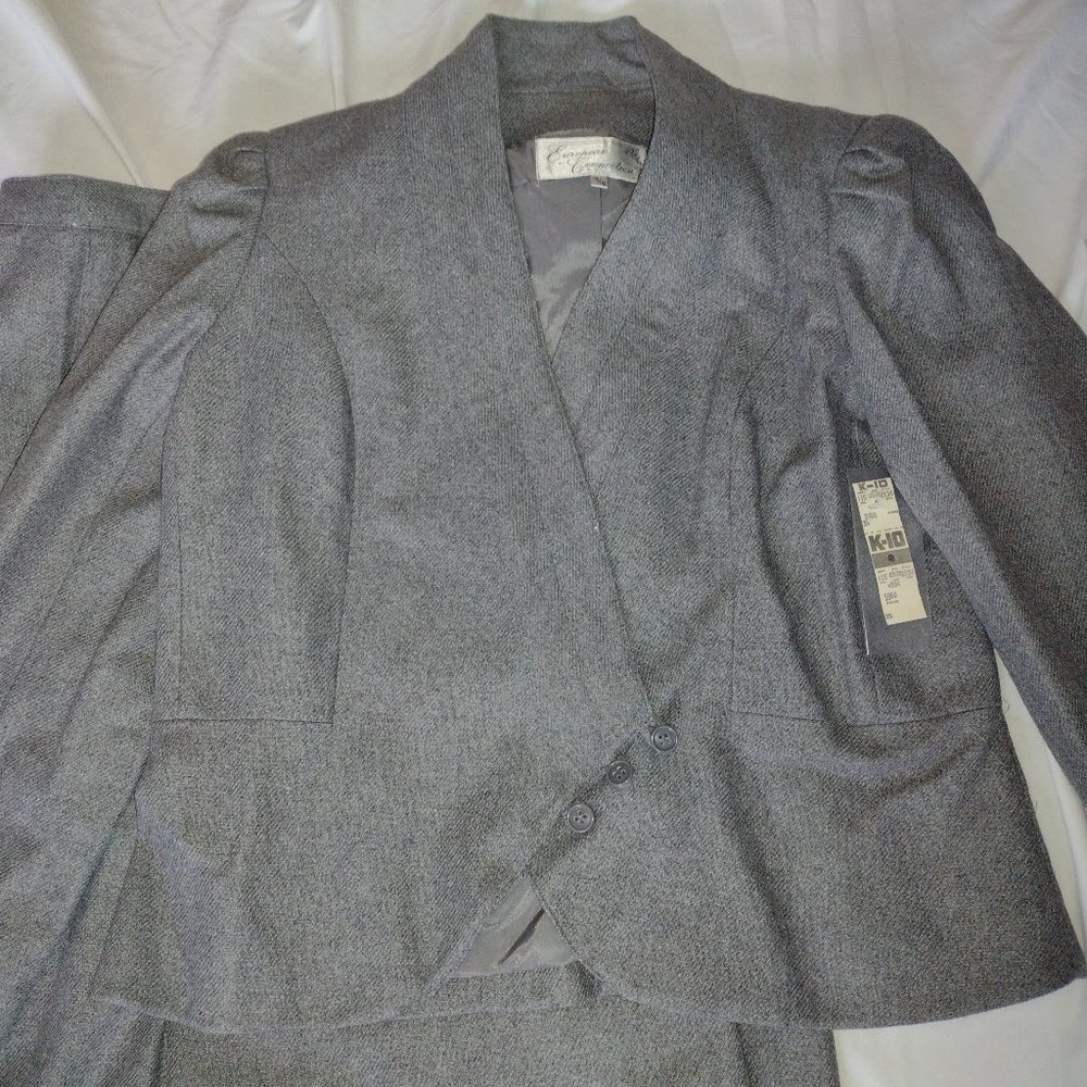 European Connection Suit - Picture 2 of 9
